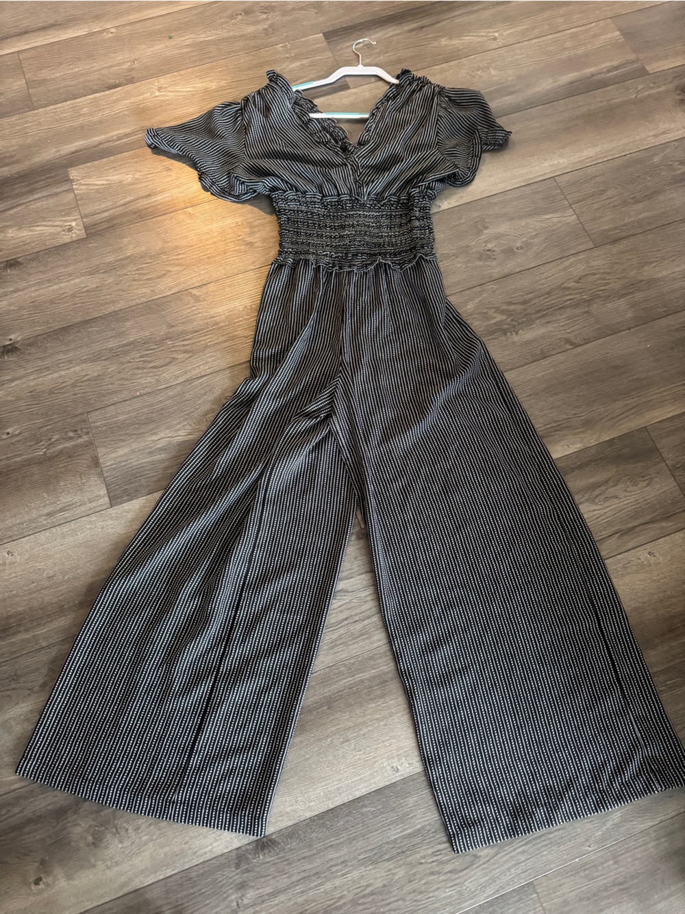 NWT Max Studio Cinch Waist Wide Leg Jumpsuit - Bell Sleeve - Medium - Picture 12 of 16